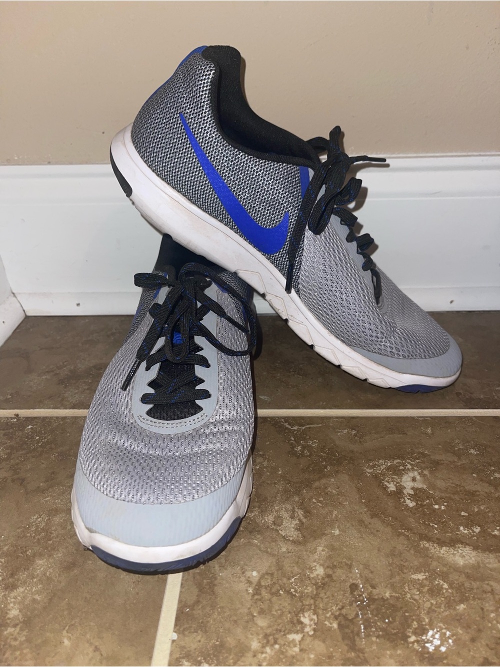 Nike Men's Gray Sneakers with Blue Swoosh